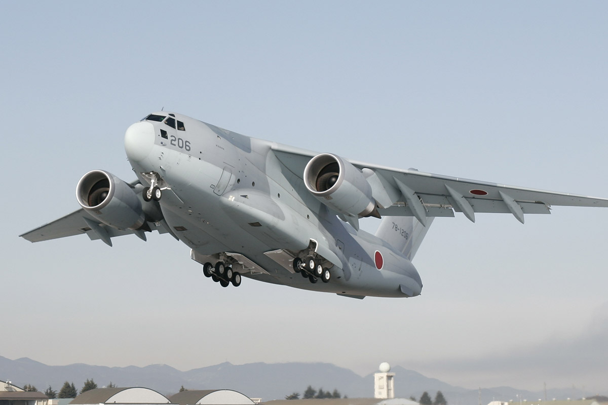 佐渡島洋上で空自C-2輸送機のスライドウインドウが不時開放、脱落なし