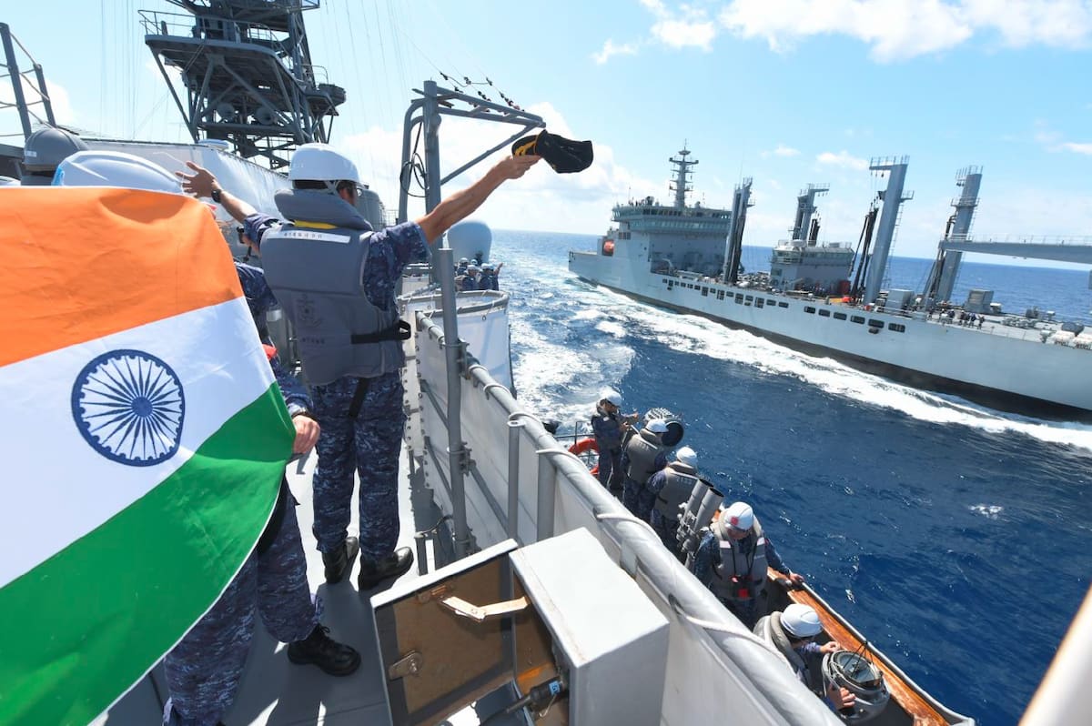 チャレンジ インド海軍 海上自衛隊の遠洋練習航海部隊、インド海軍と共同訓練を実施｜J