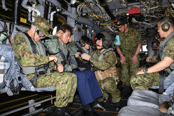 三宅防衛大臣政務官、陸自木更津駐屯地を視察（7月10日）｜J