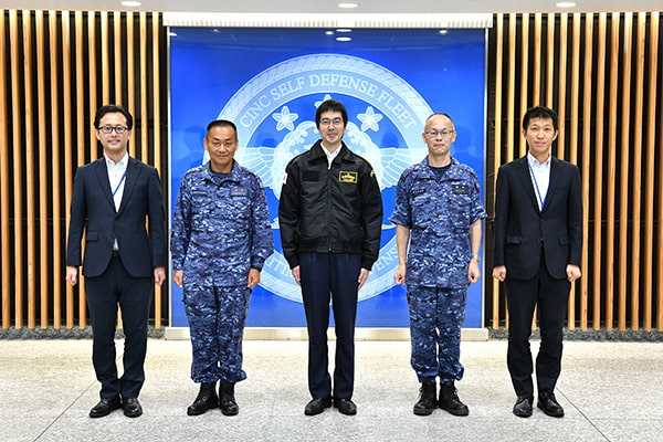 高見防衛大臣補佐官、海上作戦センターと開発隊群司令部を視察（7月12