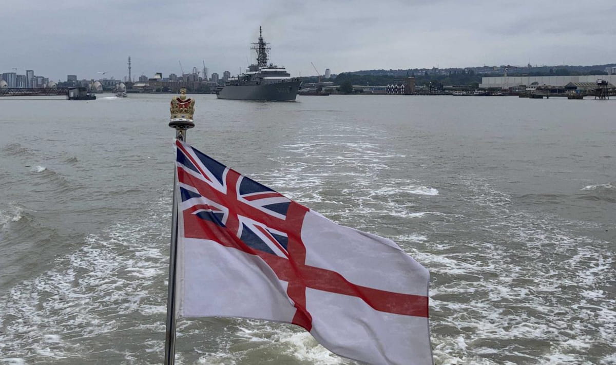 海自の練習艦隊、イギリス海軍と親善訓練を実施（9月5日）｜J