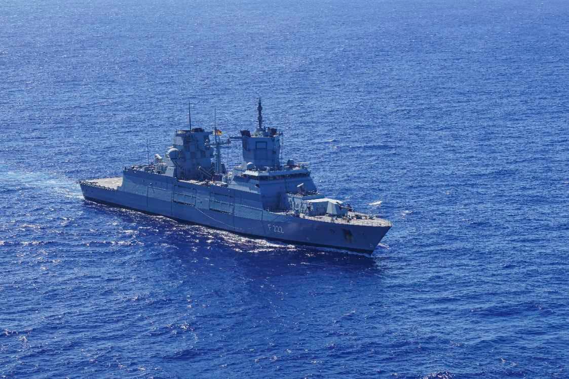 ドイツ海軍フリゲートと補給艦が北朝鮮籍船舶の「瀬取り」監視を実施