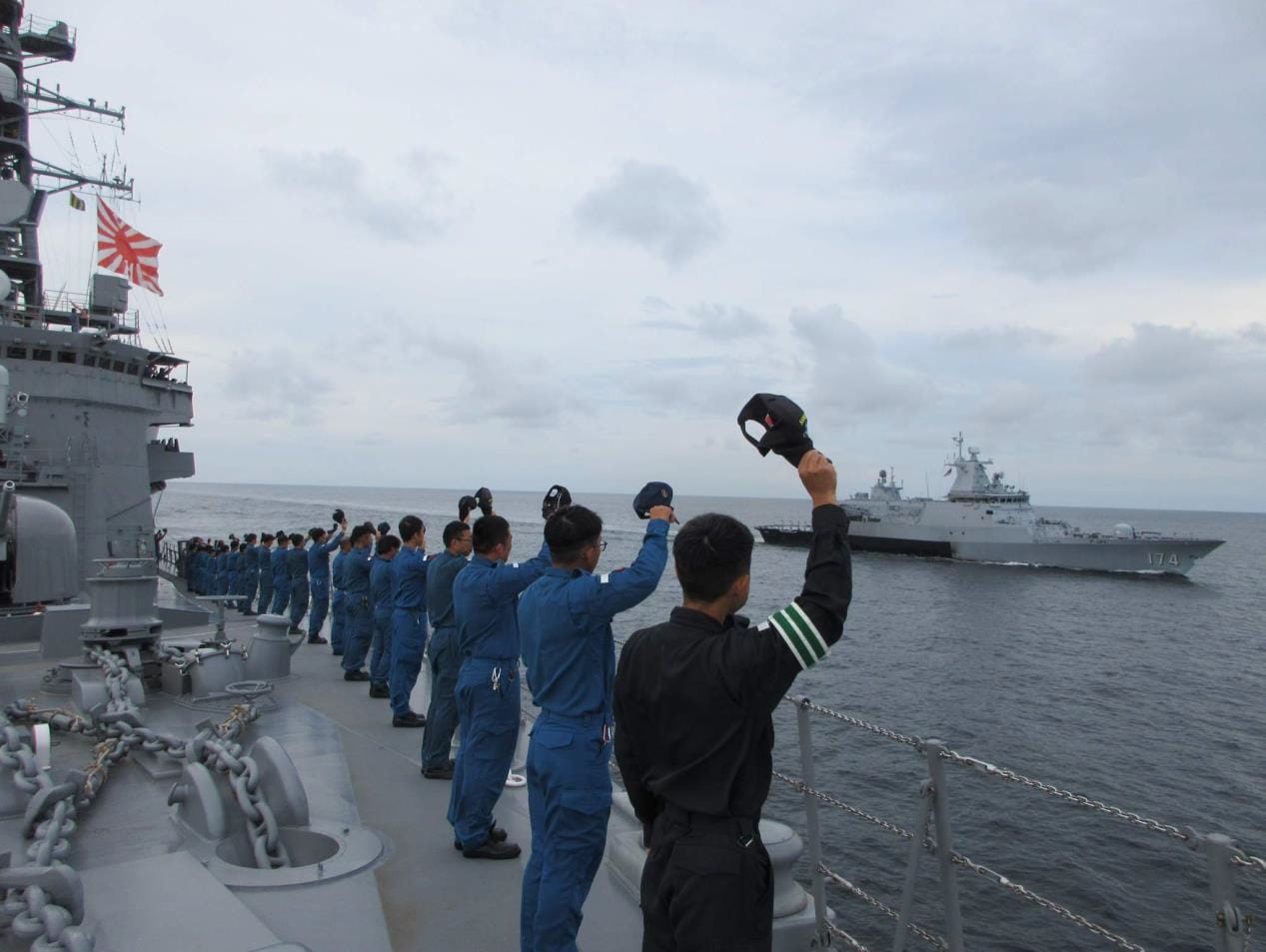 海上自衛隊がマラッカ海峡、ポートクラン港でマレーシア海軍と共同訓練