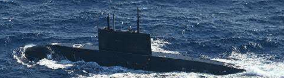 ロシア海軍潜水艦など2隻が与那国島と西表島の間を航行（12月3日、キロ