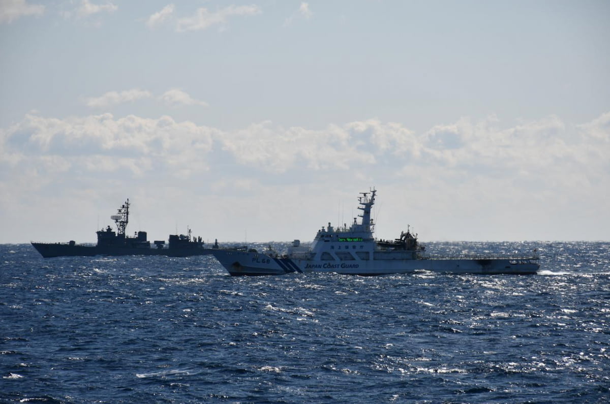 海上自衛隊と海上保安庁が熊野灘で共同訓練を実施（2月6日）｜J