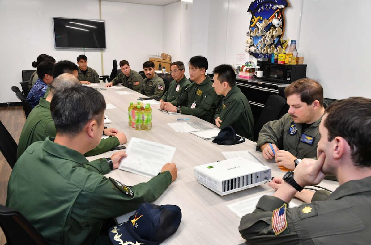 海上自衛隊、アメリカ海軍と共同訓練を実施（5月15日）｜Jディフェンス