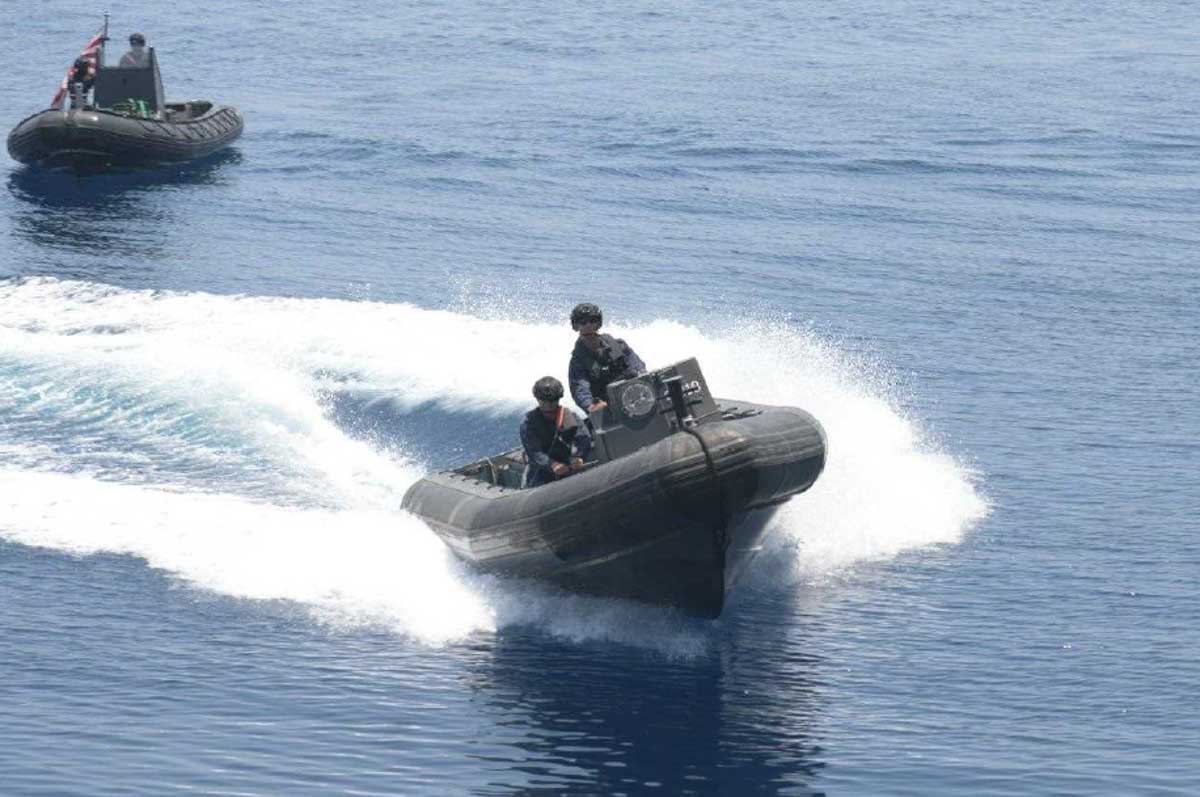 【 特攻隊別れの盃 】　水盃　陸海軍対 戦争体験・証言聞き取り）特攻隊として出撃する直前に別れの盃に酒を