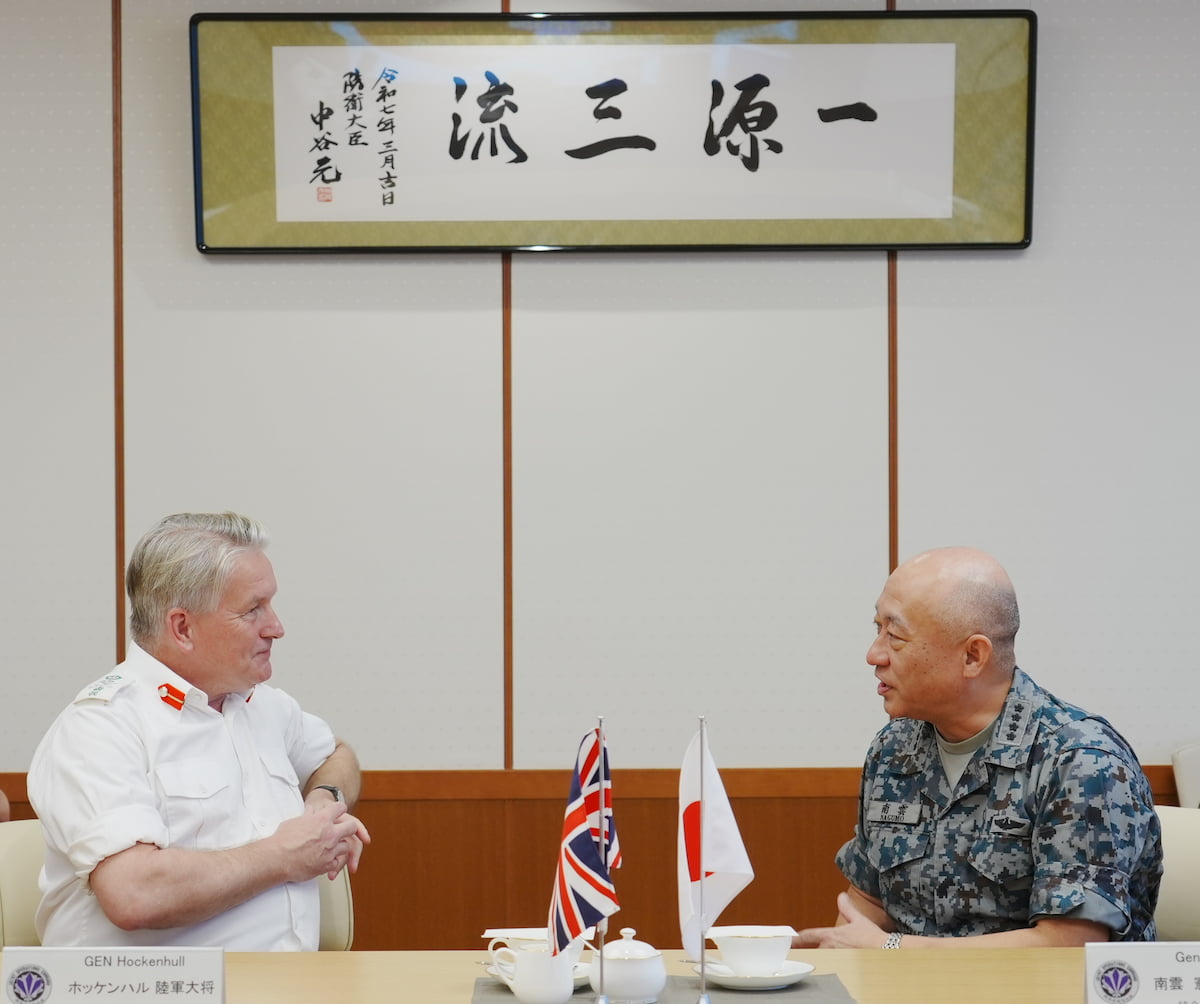 南雲統合作戦司令官が、英国サイバー・特殊技能作戦コマンド司令官と