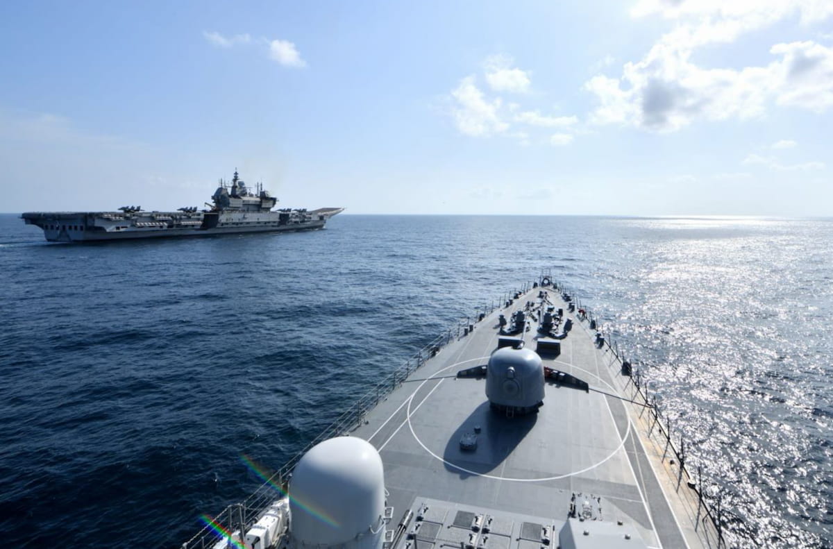 海上自衛隊がイギリス空海軍、ノルウェー海軍と共同訓練を実施（10月5