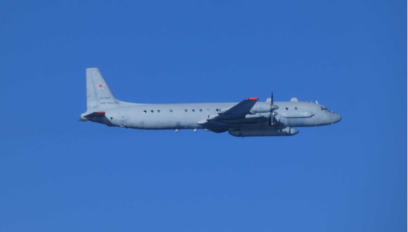 ロシア軍機1機が大陸方面から飛来し太平洋及び日本海上空を飛行（10月