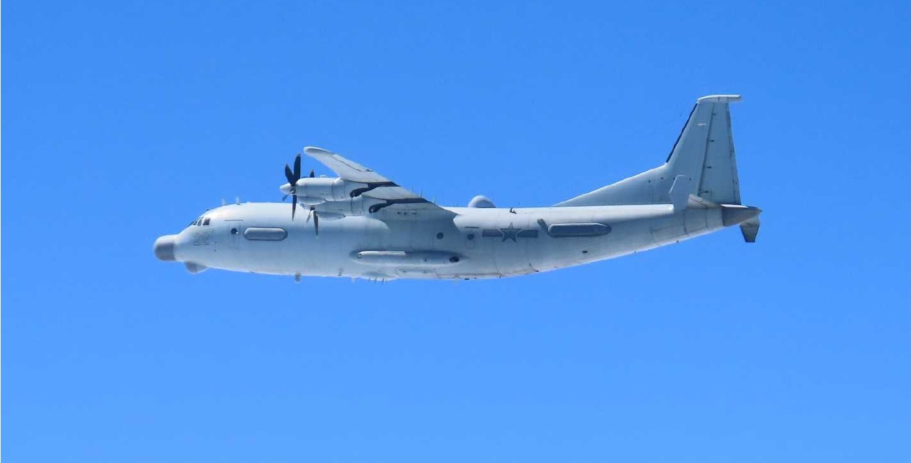 中国軍機2機が沖縄本島と宮古島との間を通過（2月28日、Y-9）｜J