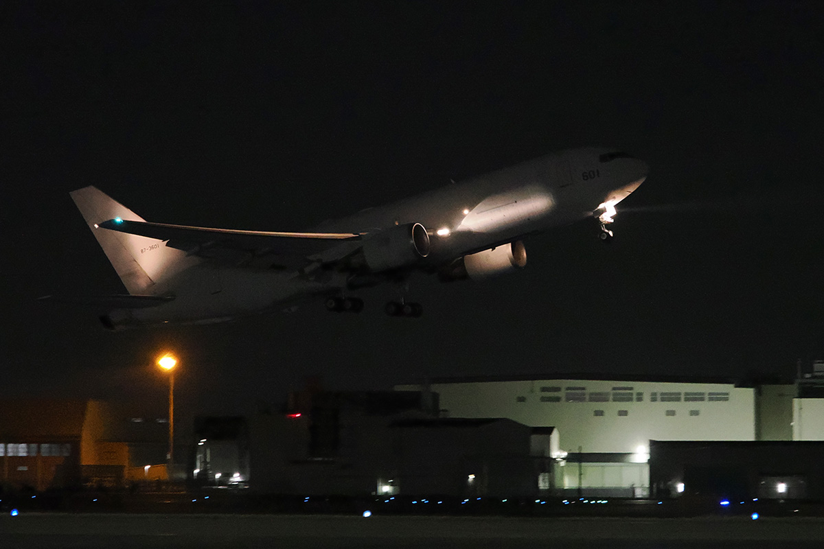 イラン・中東情勢を受け 空自KC-767輸送機が邦人等輸送のため出発（3月